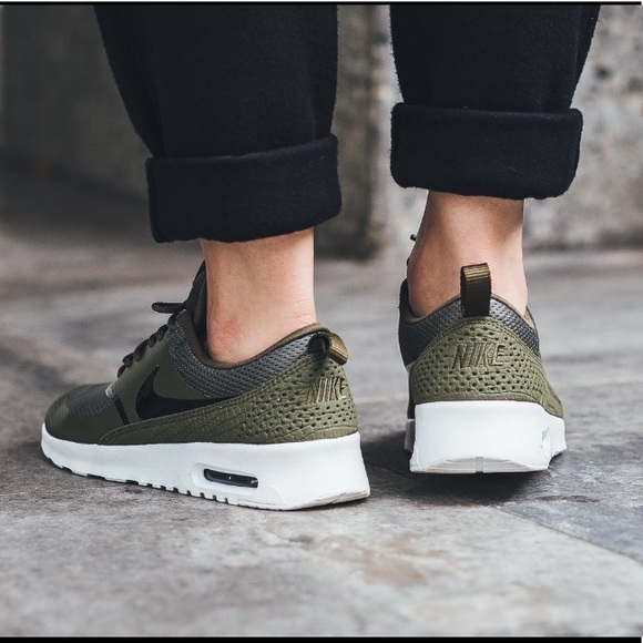 nike air max thea olive green